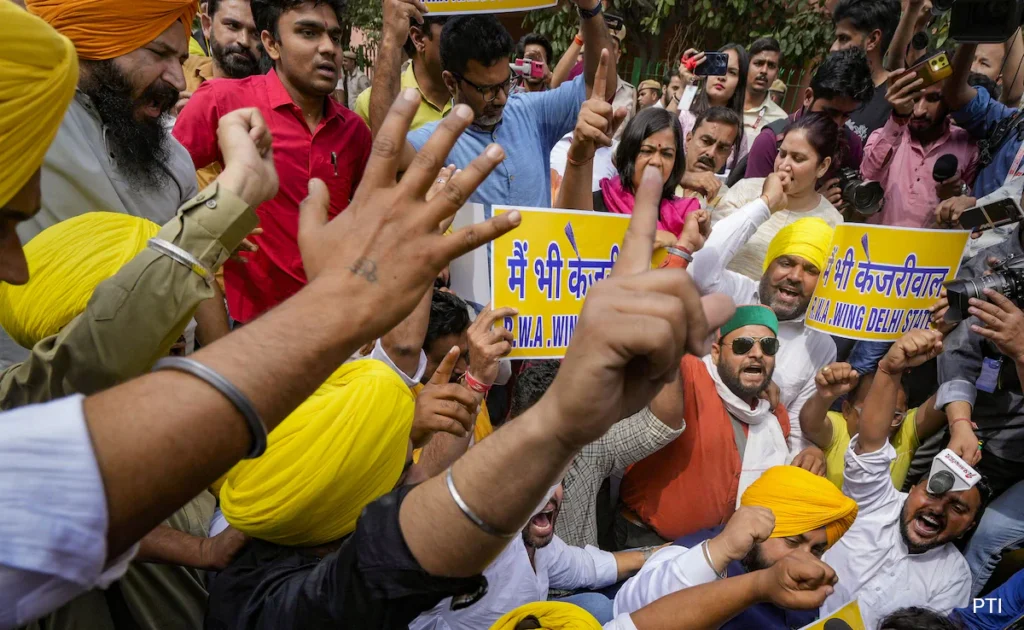 Delhi Metro Stations on High Alert Amid AAP Protest; Entry/Exit Gates Closed for Security Reasons